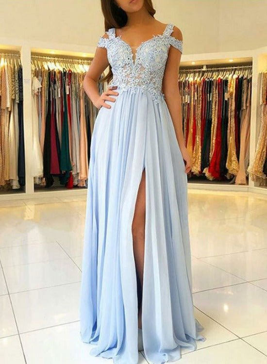 Hermoso vestido formal largo de gasa azul claro con encaje 