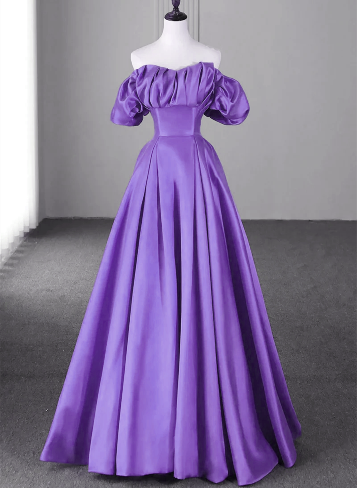 Vestido de fiesta de satén con escote en forma de corazón y cordones 