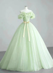 Lindo vestido de fiesta de tul verde con escote en forma de corazón 