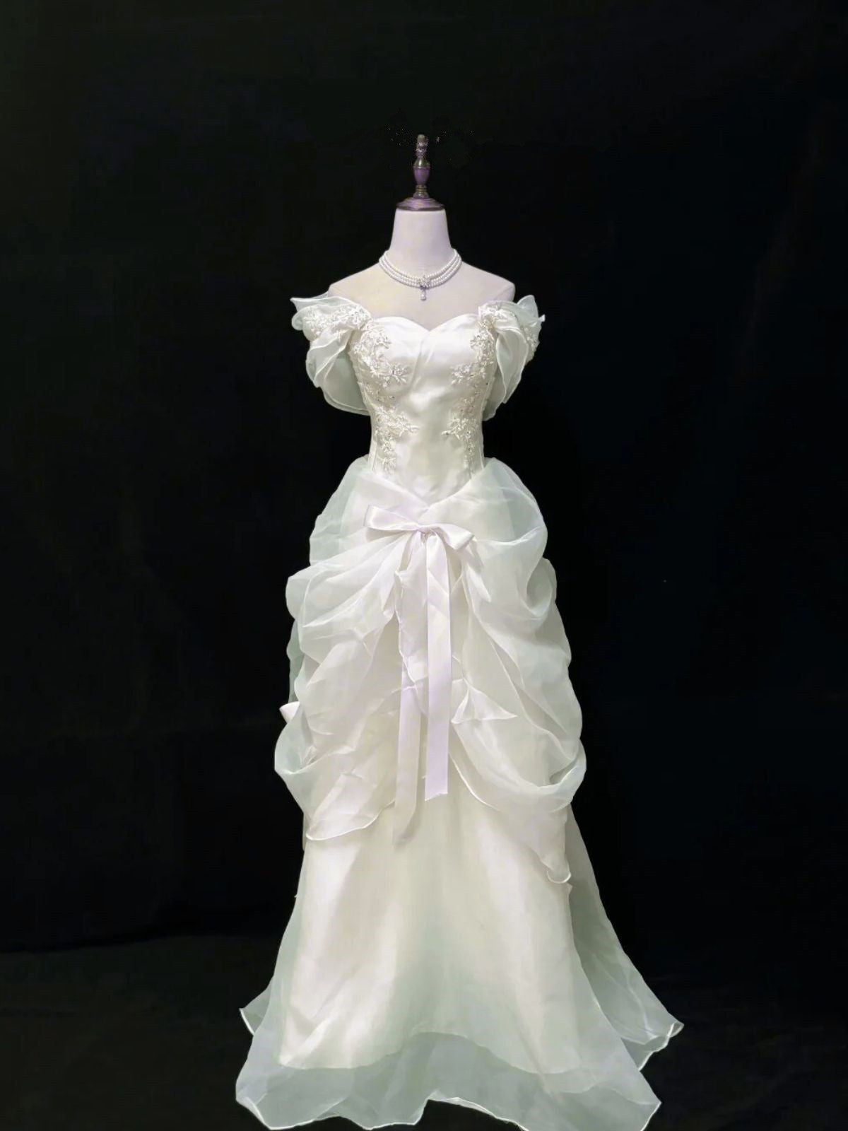 Vestido de fiesta de organza color marfil con escote en forma de A y encaje 