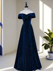 Vestido de fiesta largo de terciopelo azul marino con hombros descubiertos y corte A 