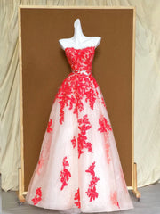 Vestido de fiesta de tul color marfil con apliques de encaje rojo 