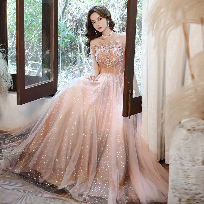 Vestido de fiesta de tul rosa con hombros descubiertos y encaje en forma de A 