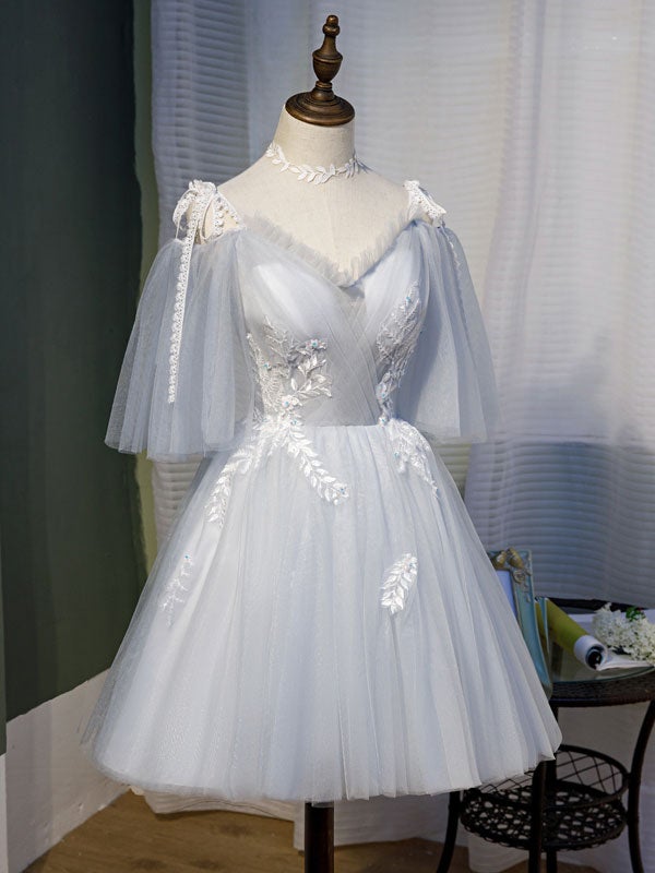 Vestido corto de fiesta gris con tirantes de tul 