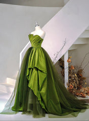 Vestido de fiesta largo con escote en forma de corazón de satén y tul verde 