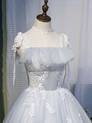Vestido corto de fiesta gris con tirantes de tul 