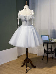 Vestido corto de fiesta gris con tirantes de tul 