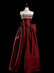 Vestido formal largo de satén rojo vino 