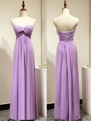 Vestidos de dama de honor de corte imperio en morado claro con escote corazón y fruncido 