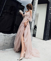 Vestido formal de tul con mangas largas en rosa claro 