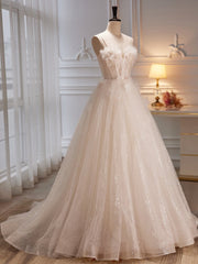 Vestido de fiesta largo de tul color marfil con flores y escote en forma de corazón 