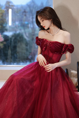 Vestido de fiesta largo rojo vino con escote en forma de corazón y cuentas y hombros descubiertos 