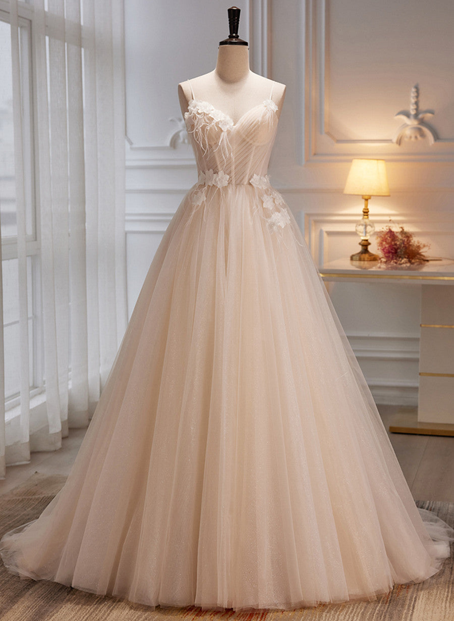 Vestido de fiesta con tirantes de tul color marfil y flores 