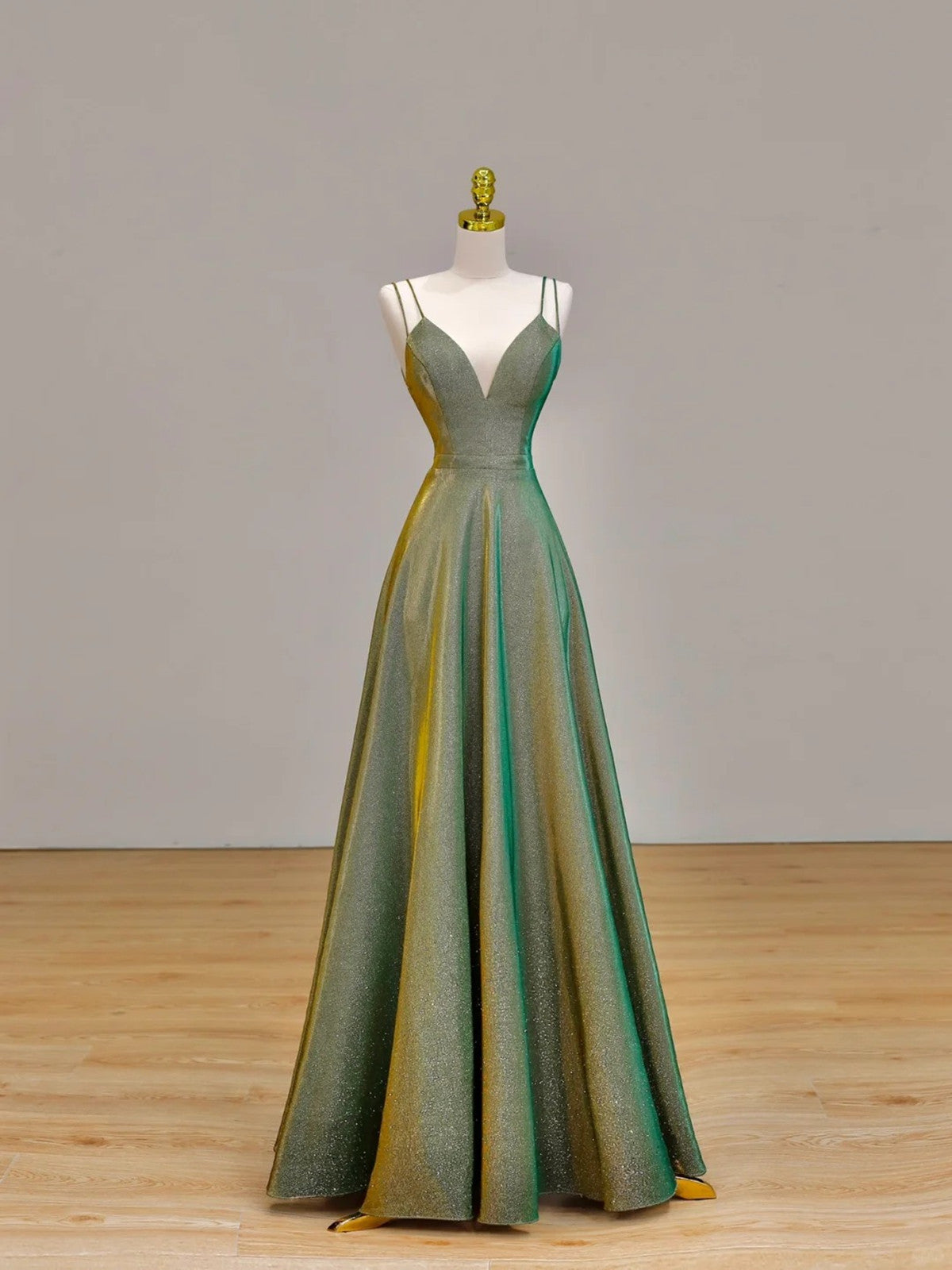 Vestido de fiesta largo hasta el suelo con escote en V y tirantes verdes 