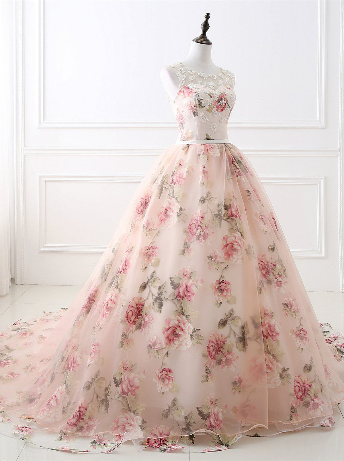Hermoso vestido formal de organza con flores y encaje 