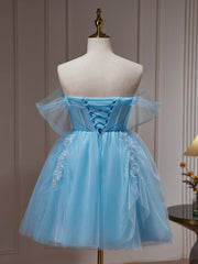 Vestido de fiesta de tul con escote en forma de corazón y cuentas en azul claro con cordones 