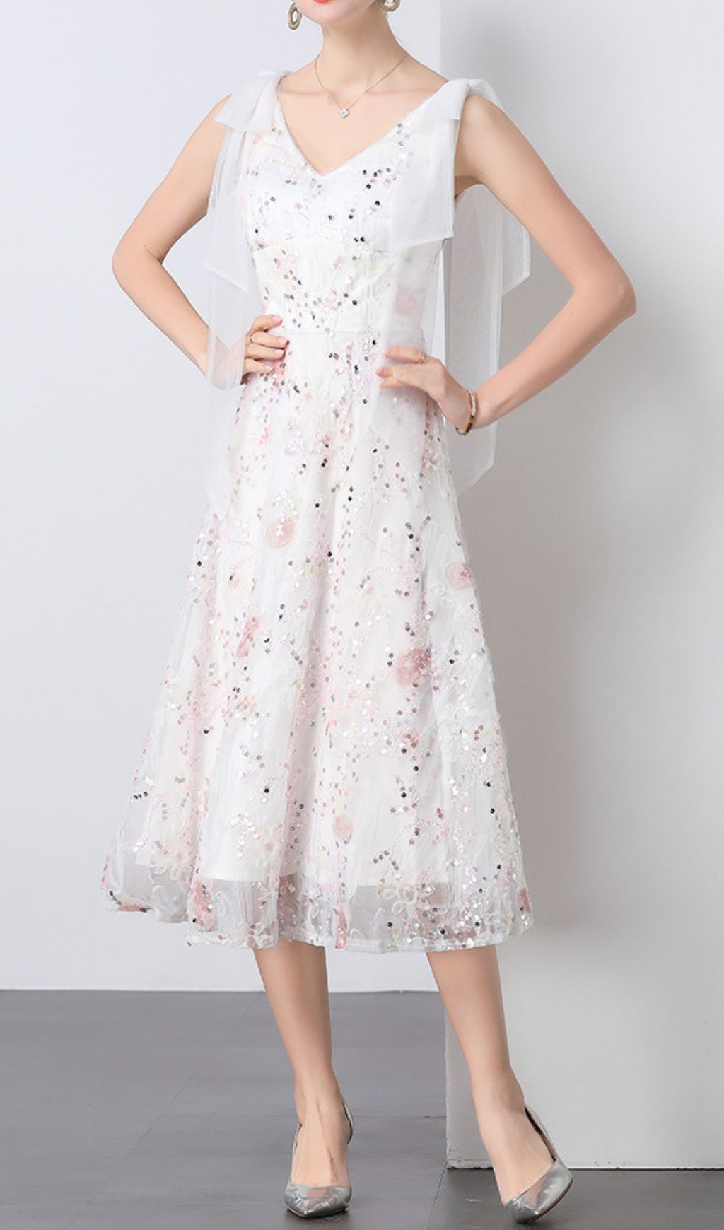 Felda Dazzling V-Neck Sequin Floral Midi Dress