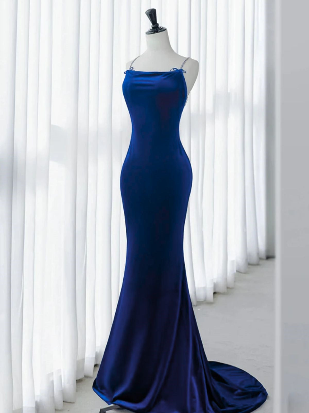 Vestido de fiesta largo de terciopelo sirena azul real sin espalda 