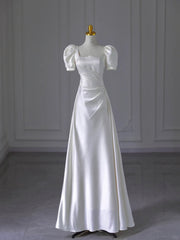 Vestido de fiesta blanco de satén con mangas cortas y corte A 
