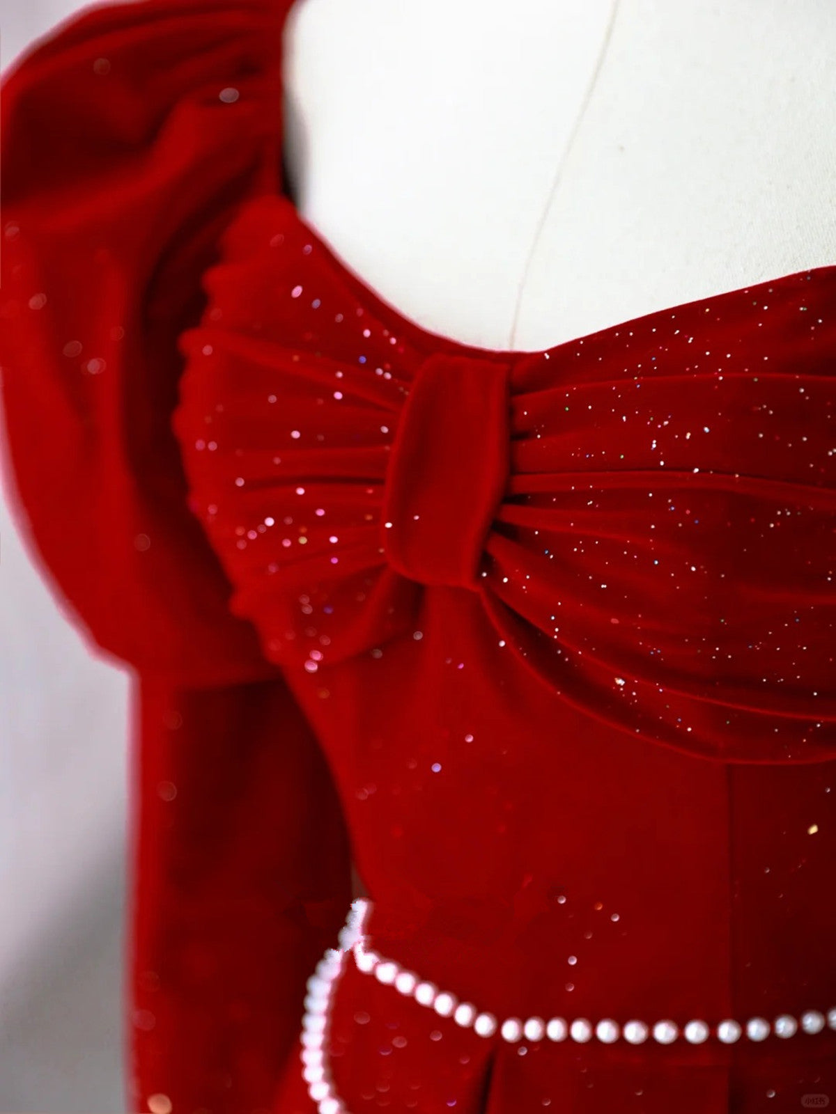 Vestido de fiesta de terciopelo rojo vino con mangas largas y corte A 