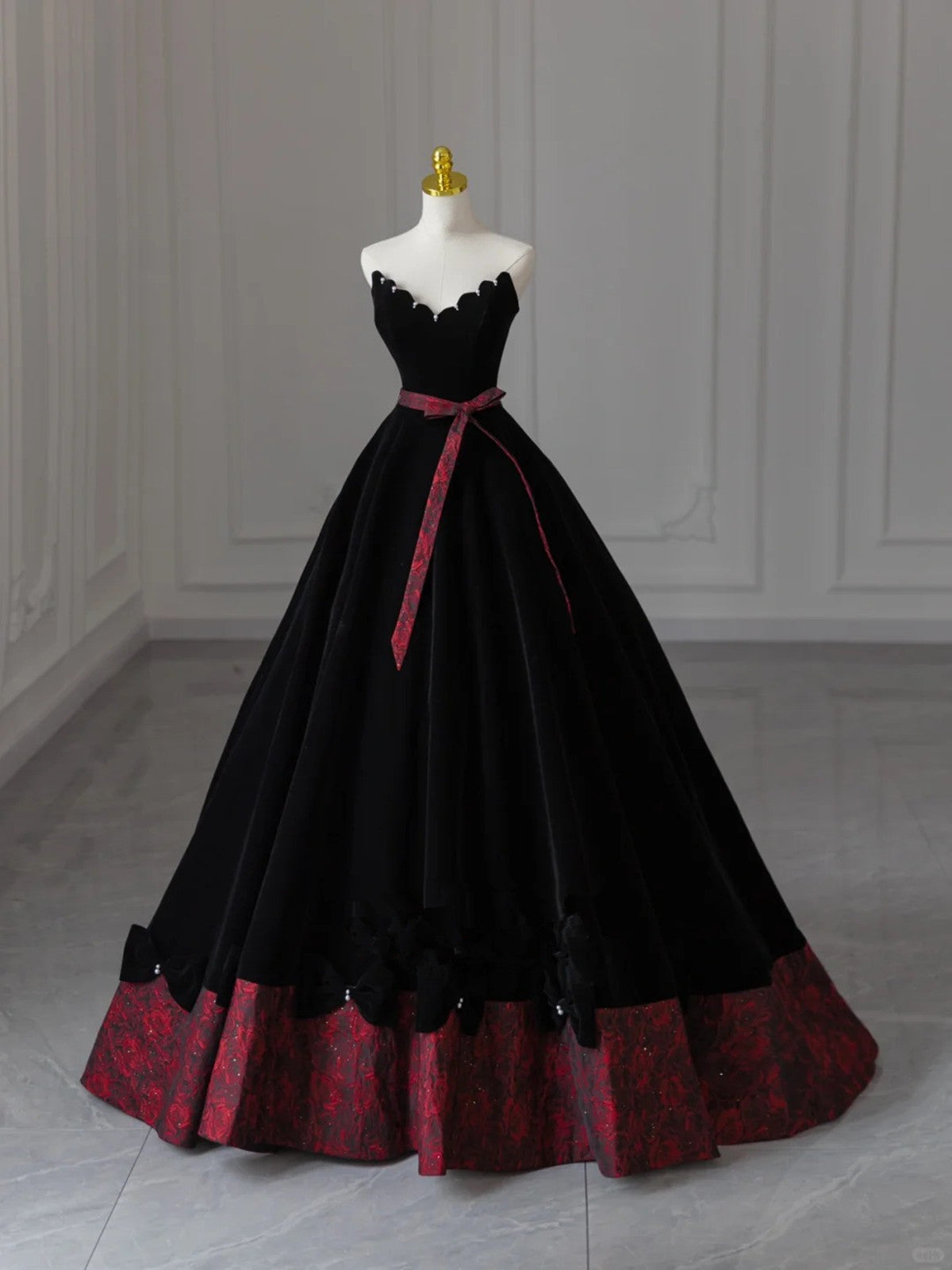 Black Velvet Ball Gown Pearls V-neckline Party Dress