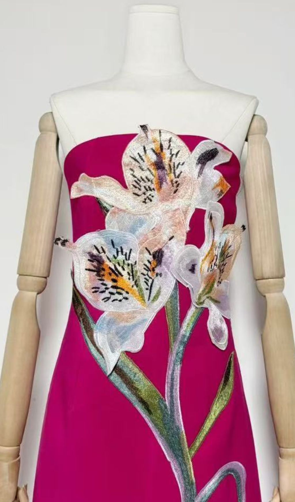 Jeneve Strapless 3D Floral Midi Dress