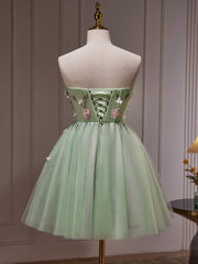 Lindo vestido de fiesta corto de tul con escote en forma de corazón 