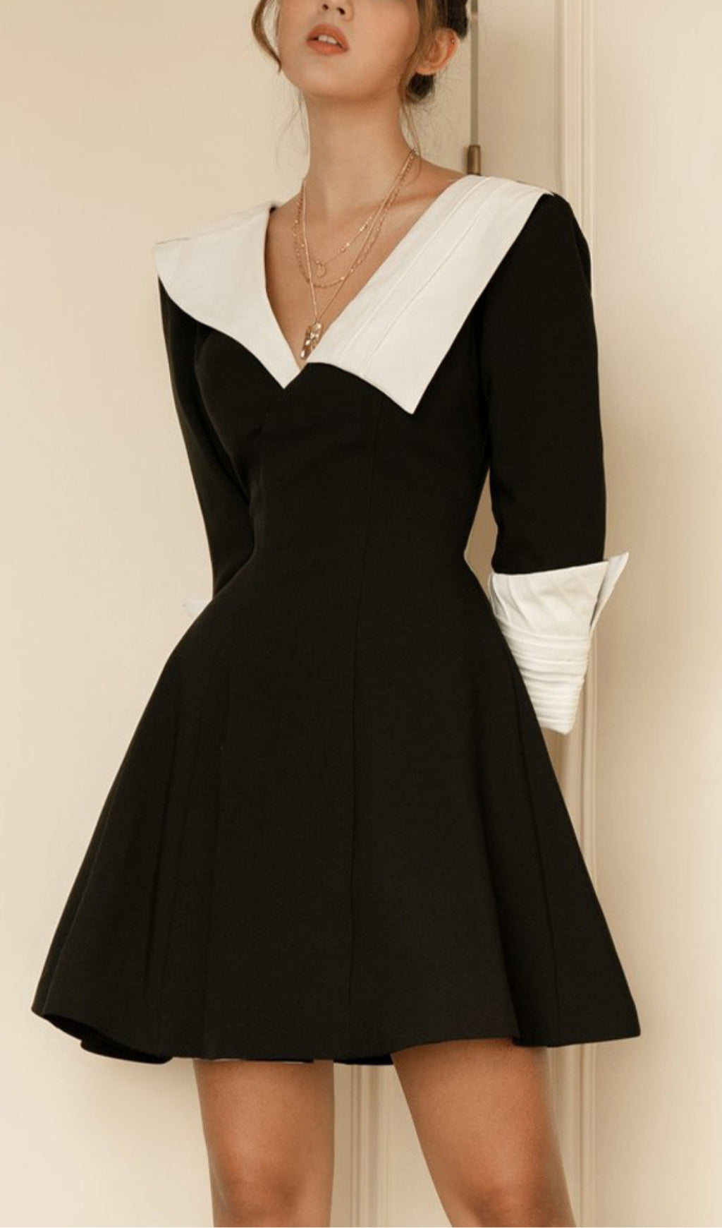 Chic Black & White Contrast Collar V-Neck Mini Dress