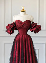 Vestido formal largo con hombros descubiertos en color rojo vino 