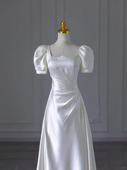 Vestido de fiesta blanco de satén con mangas cortas y corte A 