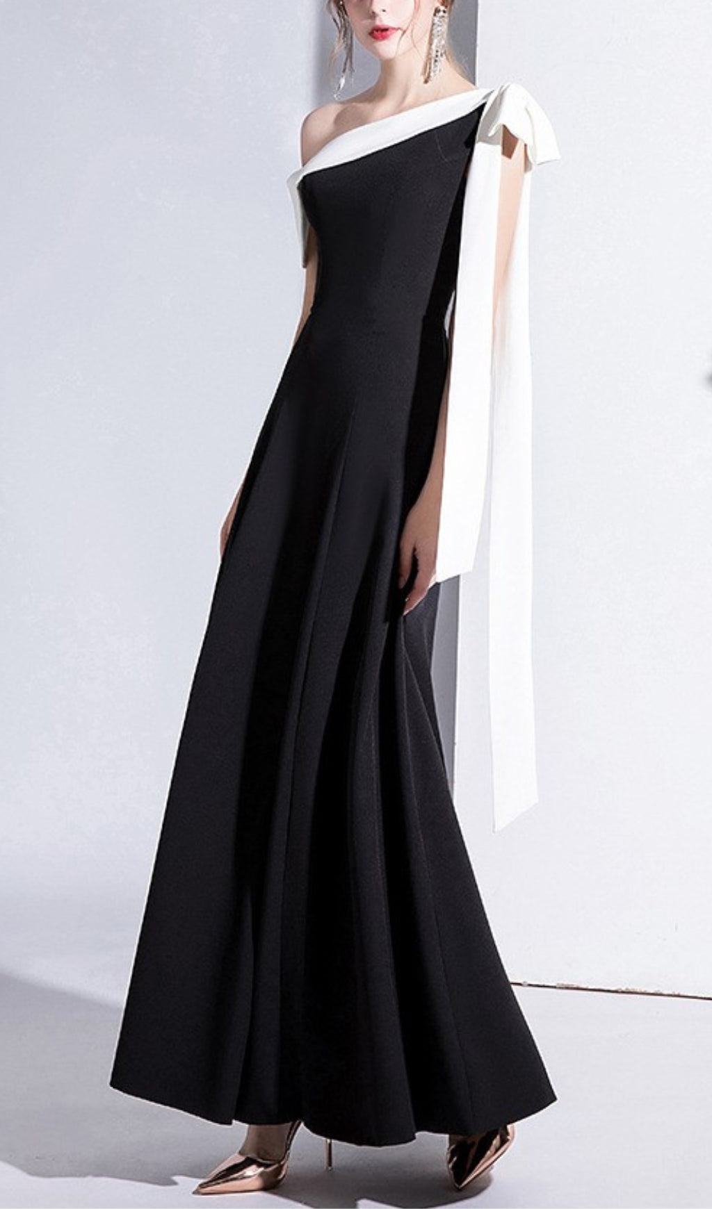 Chic Black One-Shoulder Maxi Gown with Contrast White Bow Detail