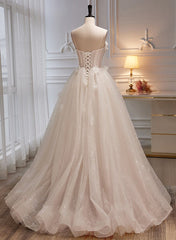Vestido de fiesta largo de tul color marfil con flores y escote en forma de corazón 