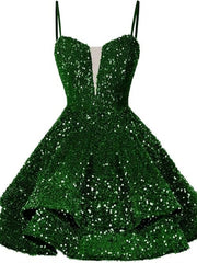 Vestido corto de fiesta con tirantes y lentejuelas verdes, con capas 
