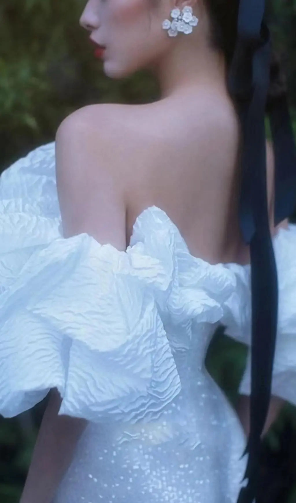 Glamorous Sequin Off-Shoulder Maxi Dress with Chic Bubble Sleeves & Backless Detail