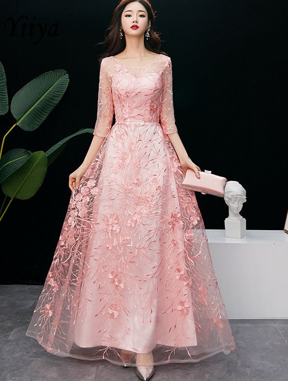 Precioso vestido de fiesta de encaje rosa con escote redondo y corte A 