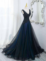 Vestido de fiesta de tul negro y azul con apliques de encaje y escote en V 
