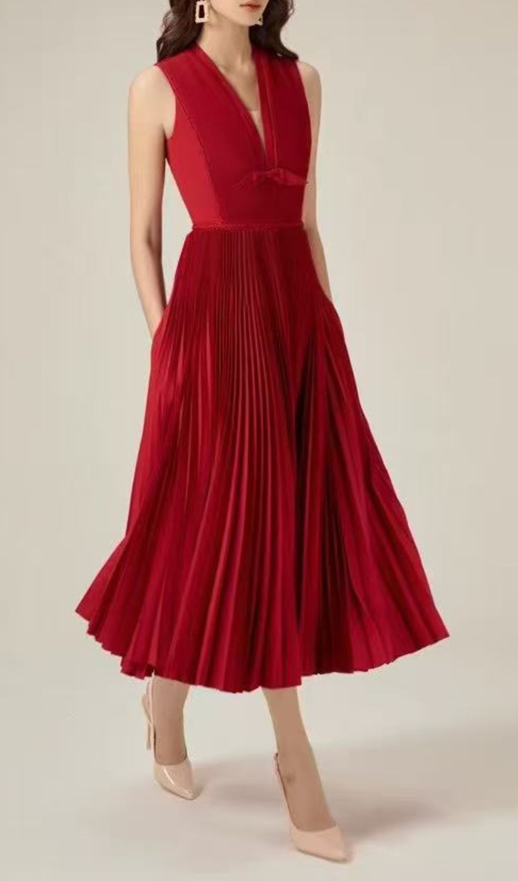 Fusa Elegant Black Pleated Midi Dress
