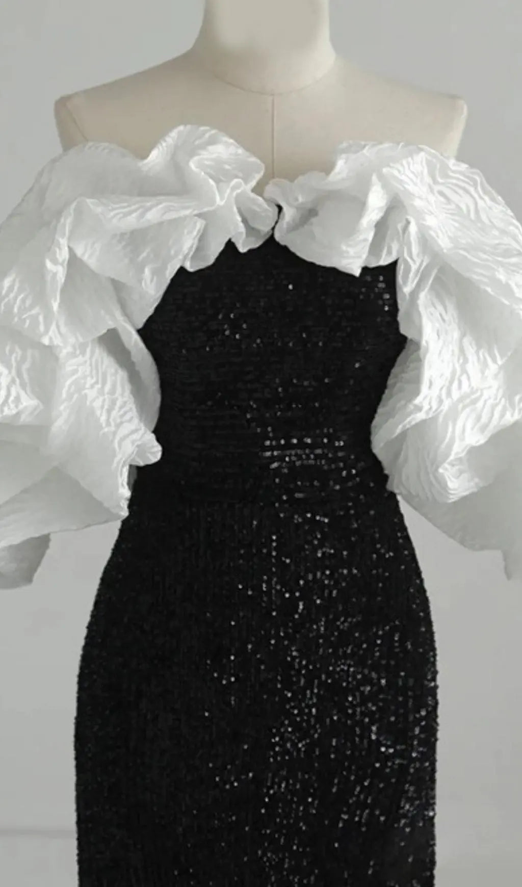 Glamorous Sequin Off-Shoulder Maxi Dress with Chic Bubble Sleeves & Backless Detail