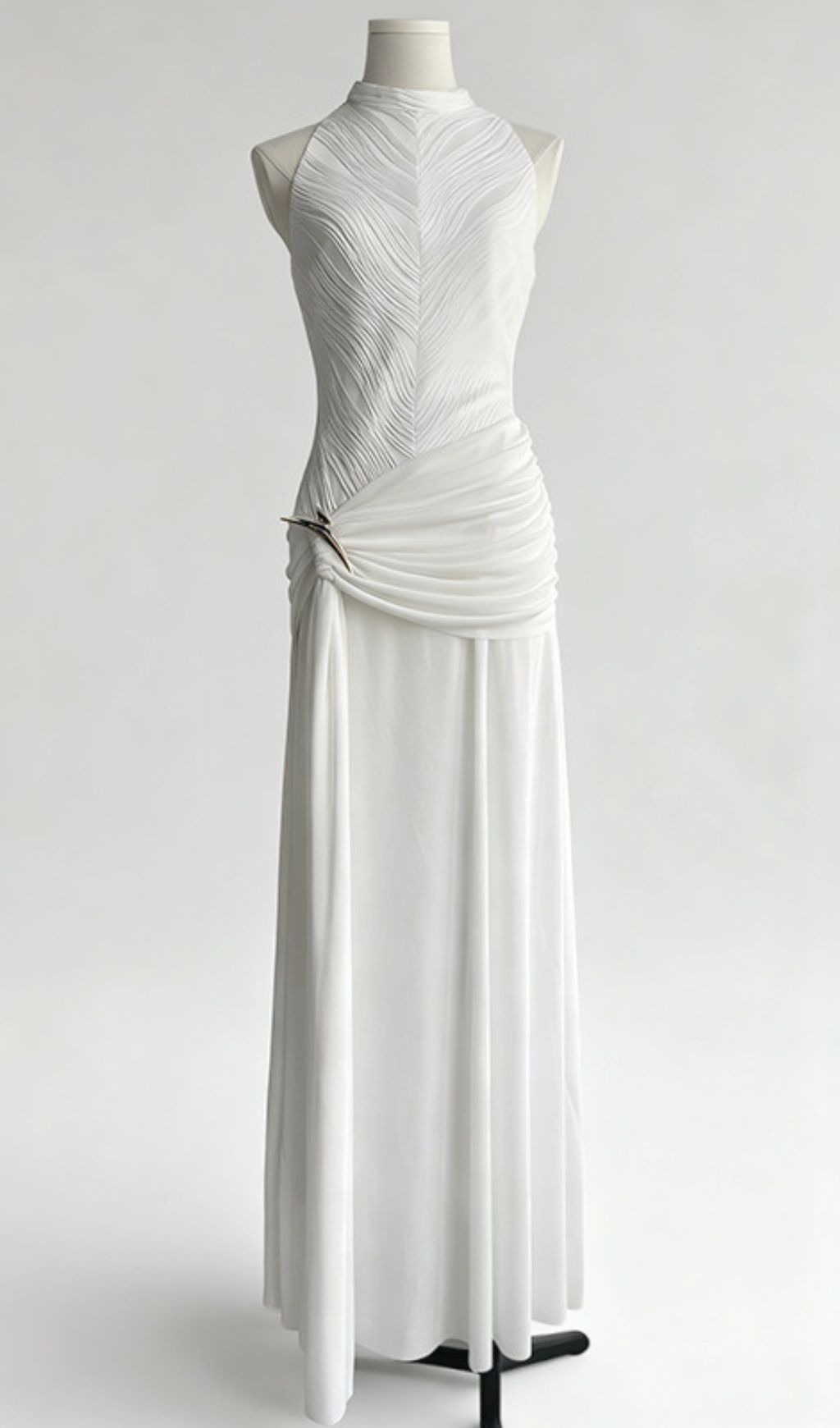 Jára Elegant Halter Neck Knotted Maxi Dress