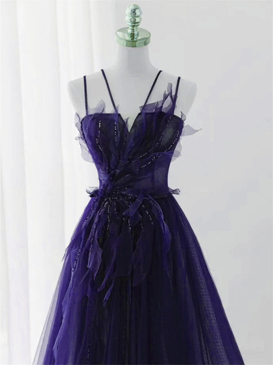 Vestido de fiesta largo de tul morado con apliques de encaje 