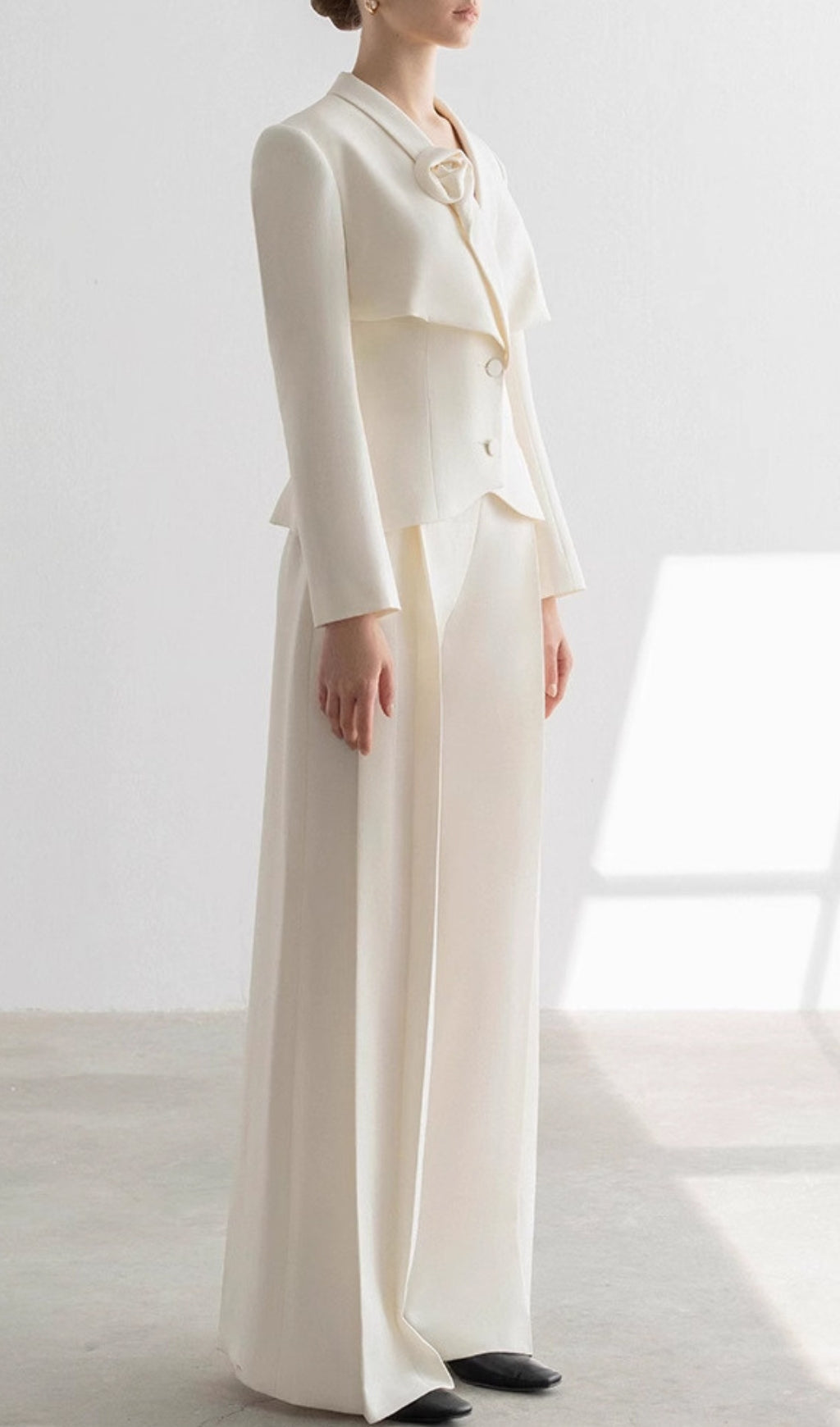 Caresse Elegant Flower Lapel Blazer & Wide-Leg Pants Set