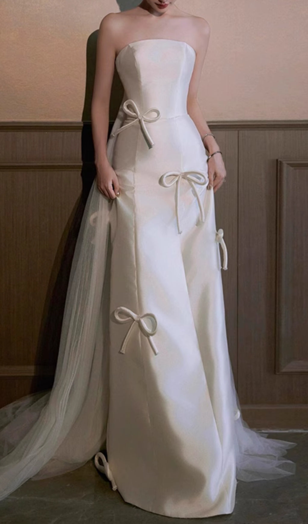 Chynna Elegant White Strapless Bow Wedding Dress