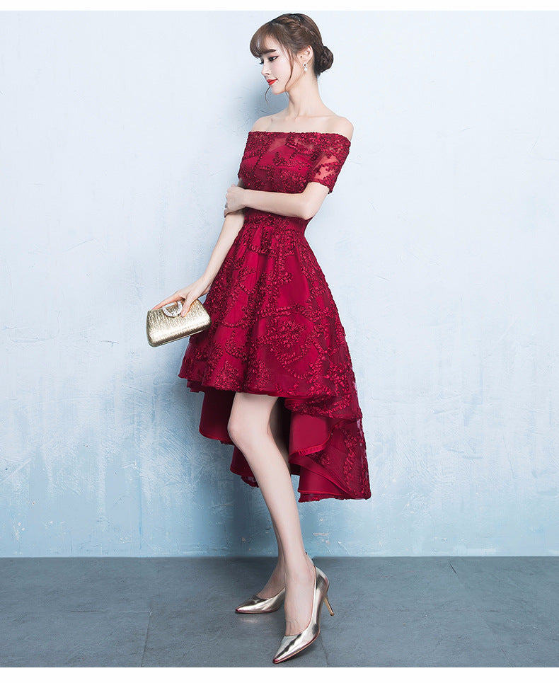 Vestido de fiesta de encaje rojo oscuro de moda con corte alto y bajo 