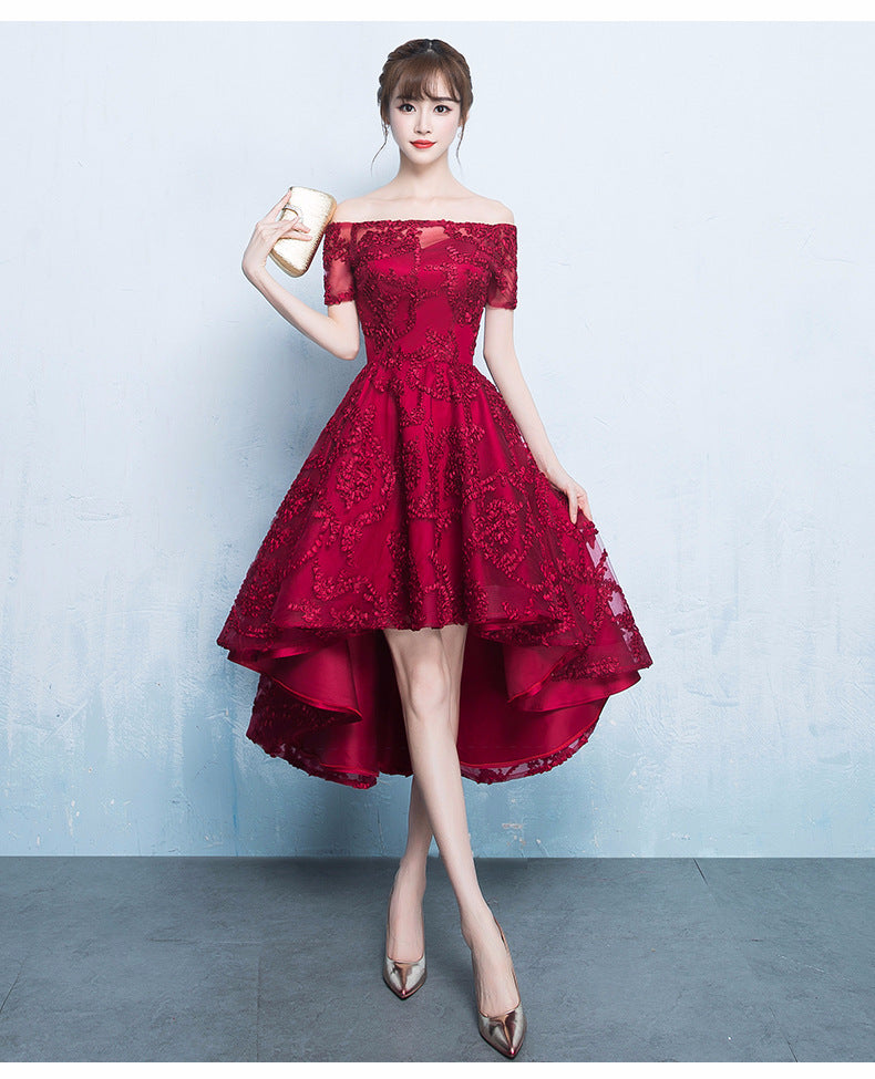 Vestido de fiesta de encaje rojo oscuro de moda con corte alto y bajo 