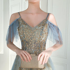 Hermoso vestido formal largo con escote en V y apliques de encaje en azul claro 