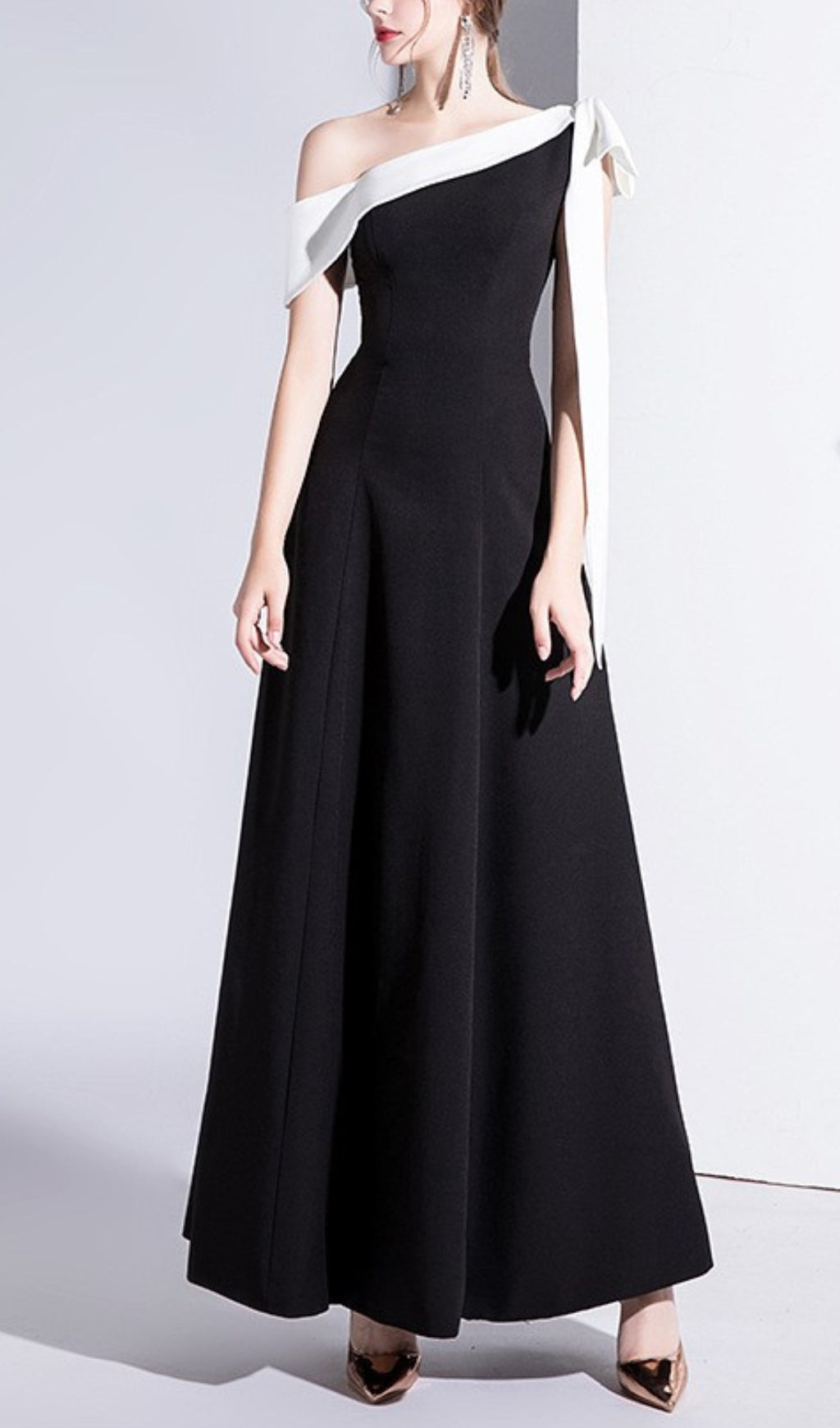 Chic Black One-Shoulder Maxi Gown with Contrast White Bow Detail