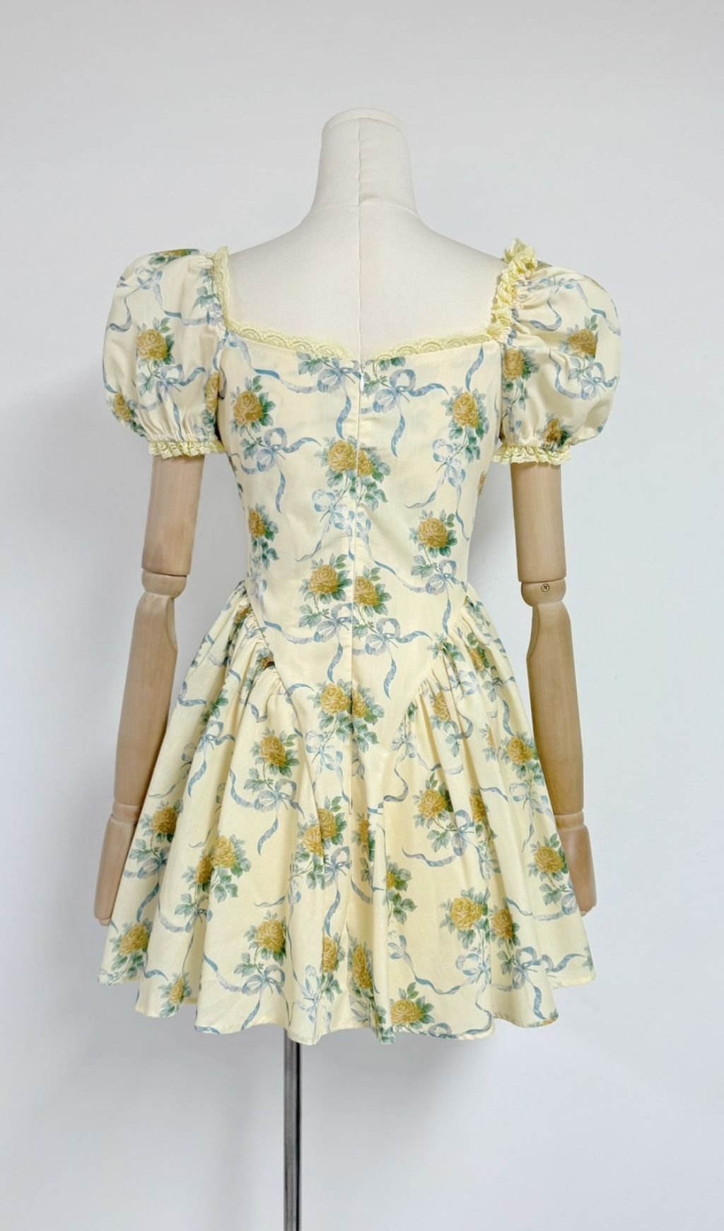 Charming Fantasia Floral Square Neck Mini Dress