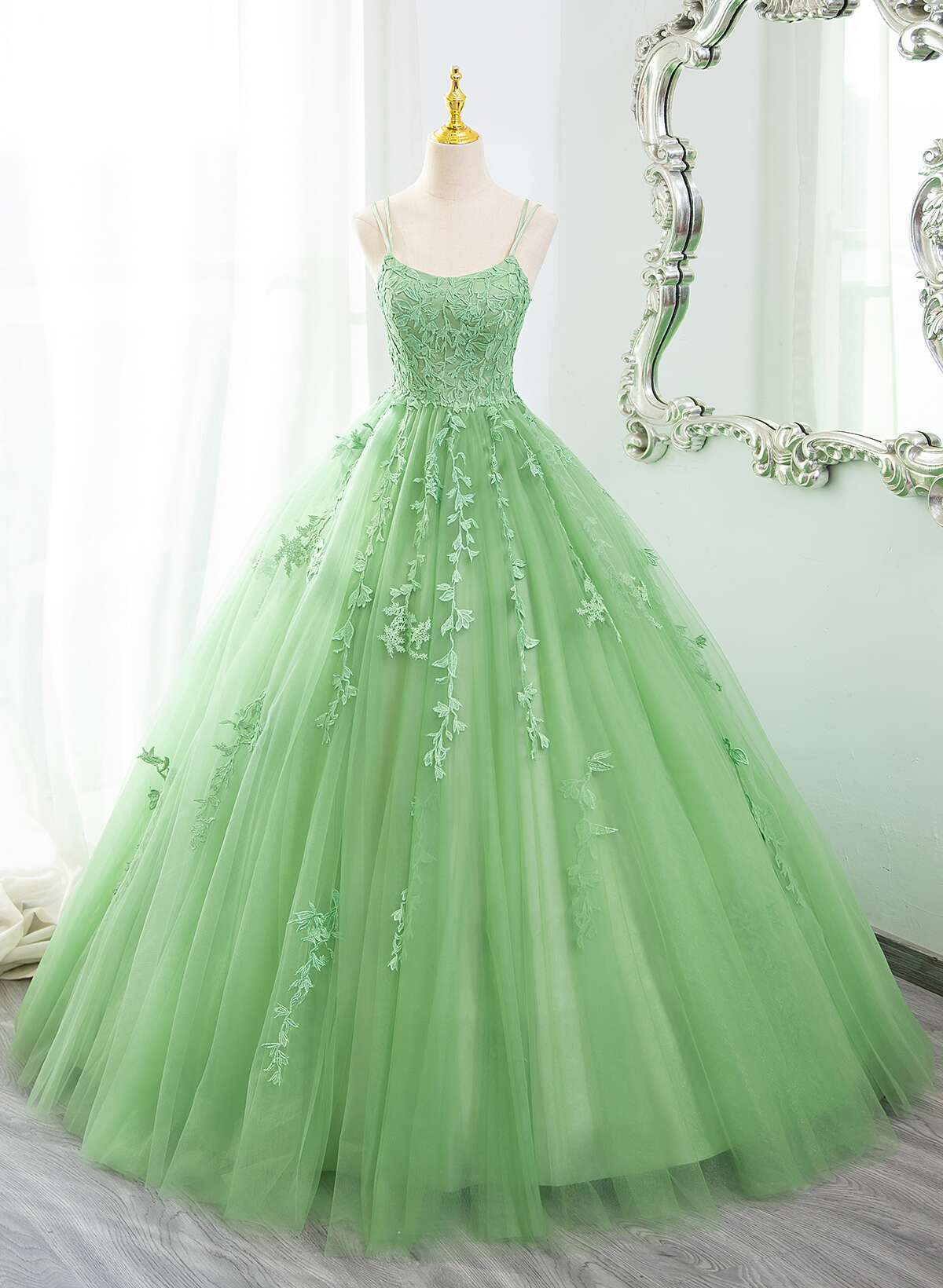 Vestido de fiesta de tul con encaje verde 