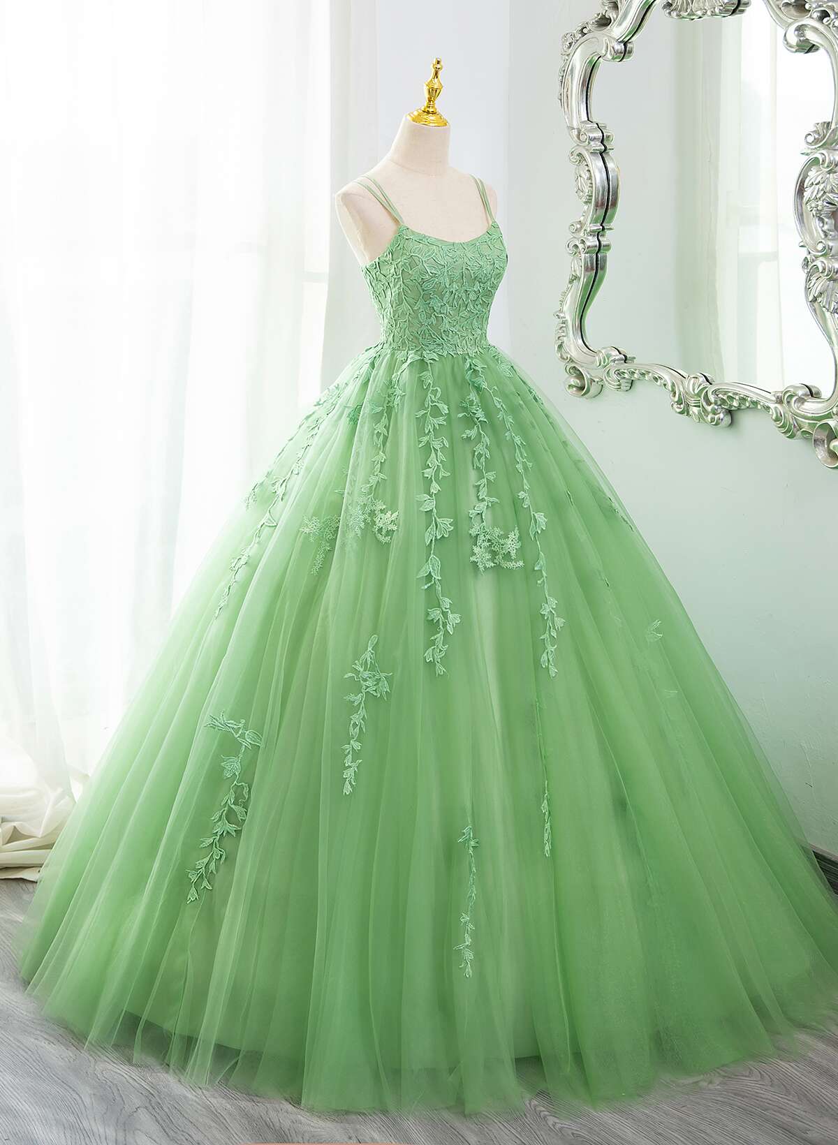 Vestido de fiesta de tul con encaje verde 