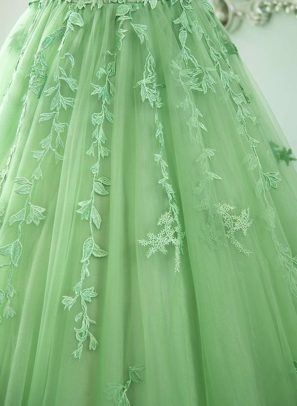 Vestido de fiesta de tul con encaje verde 